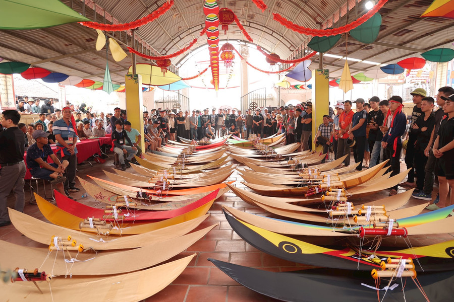 Độc đáo Hội thi thả diều truyền thống làng Bá Dương Nội