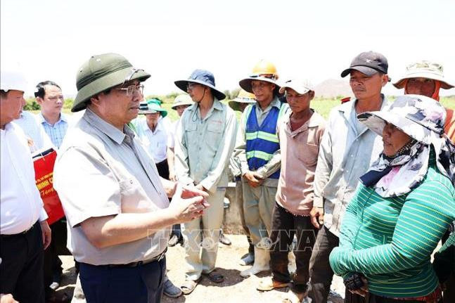 Thủ tướng Phạm Minh Chính kiểm tra, chỉ đạo công tác chống hạn tại Ninh Thuận