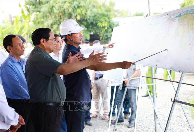 Thủ tướng Phạm Minh Chính khảo sát các dự án hạ tầng giao thông, chống biến đổi khí hậu tại Cần Thơ