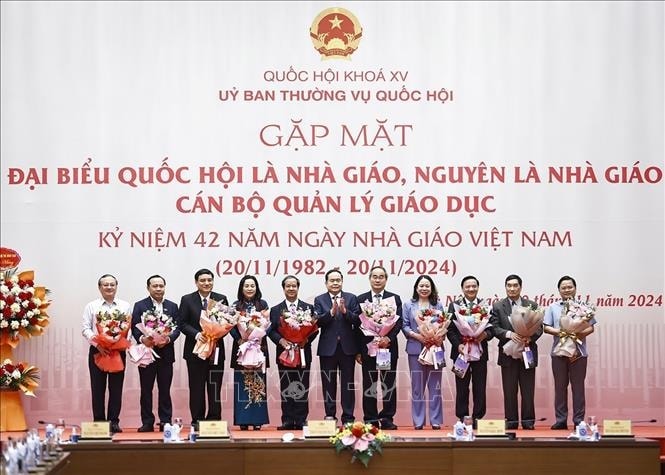 Chủ tịch Quốc hội: Tôn vinh, bảo vệ, tạo môi trường thuận lợi để nhà giáo làm việc