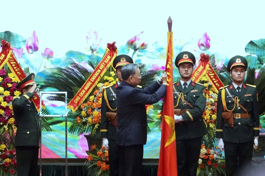 Tổng cục Chính trị Quân đội nhân dân Việt Nam đón nhận Huân chương Độc lập hạng Nhất