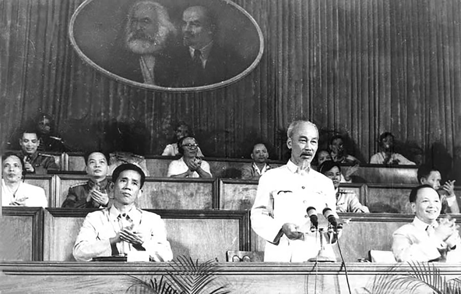 Hồ Chí Minh - Biểu tượng sáng ngời của tinh thần Việt