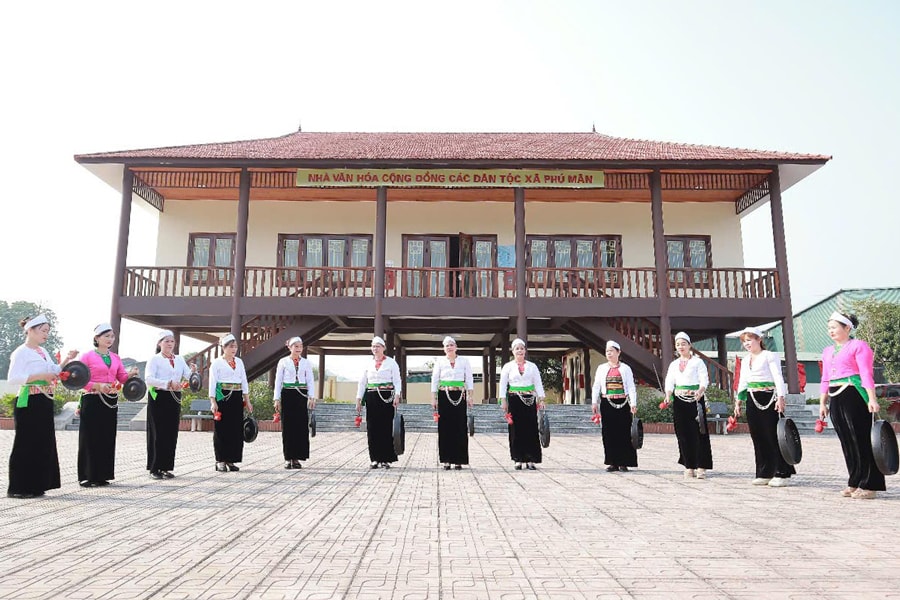 Về Phú Mãn ăn Tết Mường