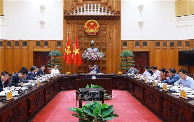Dành chính sách đột phá, tạo điểm tựa để phát triển giáo dục và y tế
