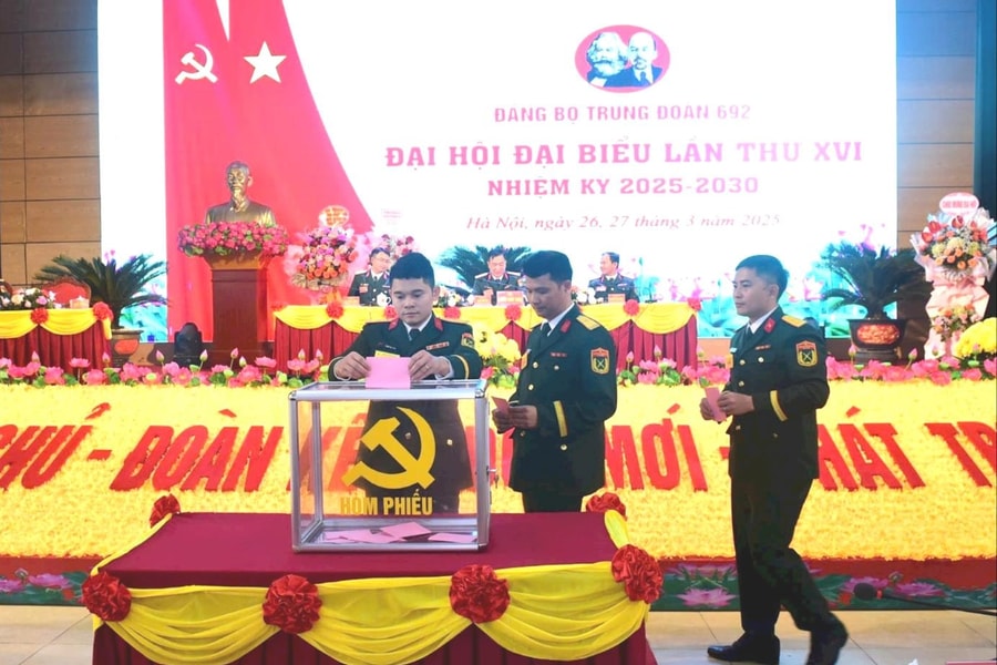 Thượng tá Đặng Thái Sơn giữ chức Bí thư Đảng ủy Trung đoàn 692