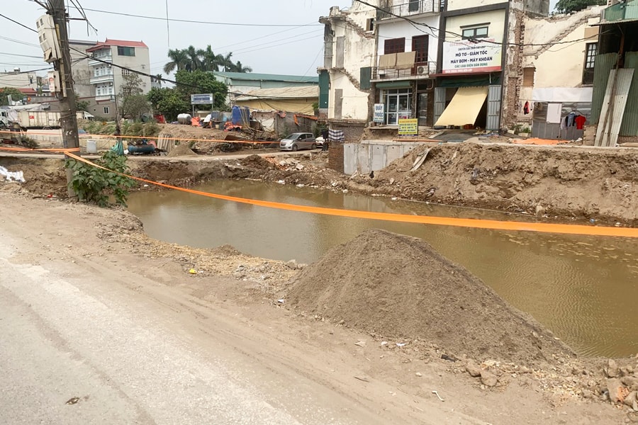 Tại huyện Thanh Trì: Dự án thi công 4km đường chậm tiến độ 15 năm