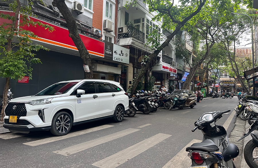 Quận Hoàn Kiếm: Cần nghiên cứu việc cấm dừng, đỗ xe ô tô tại các tuyến phố cổ