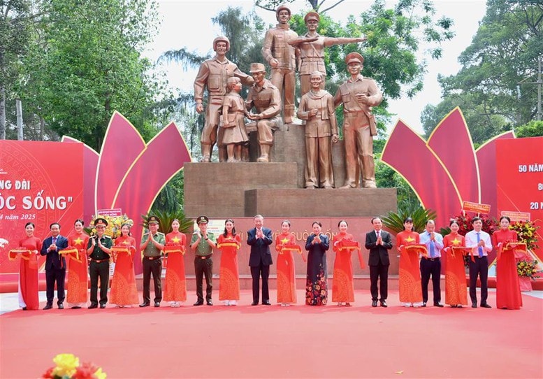 Tổng Bí thư Tô Lâm dự Lễ khánh thành Tượng đài Công an nhân dân tại TP Hồ Chí Minh