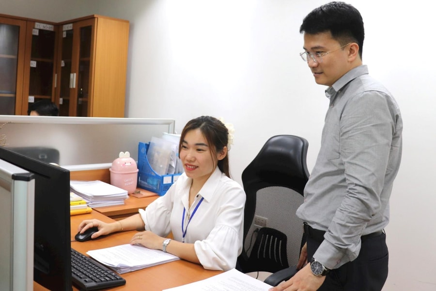 Nữ công chức đam mê công tác kiểm soát thủ tục hành chính
