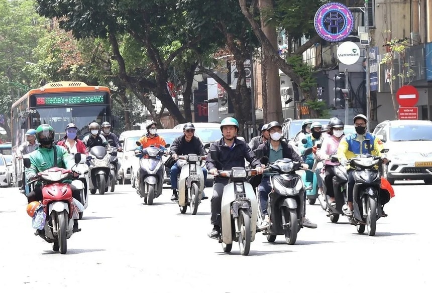 Bắc Bộ tiếp tục ngày nắng nóng, chiều tối có mưa dông rải rác