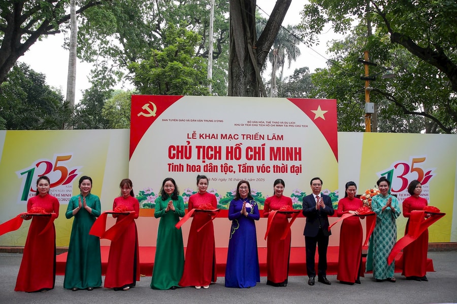 Khai mạc chuỗi sự kiện đặc sắc kỷ niệm 135 năm Ngày sinh Chủ tịch Hồ Chí Minh