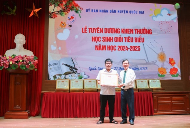 Quốc Oai: Khen thưởng học sinh giỏi tiêu biểu đạt giải cấp quốc gia, thành phố