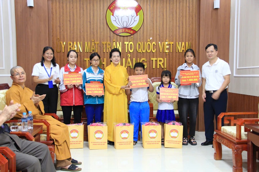 Đoàn đại biểu Ủy ban Mặt trận Tổ quốc TP Hà Nội thăm và làm việc tại Quảng Trị
