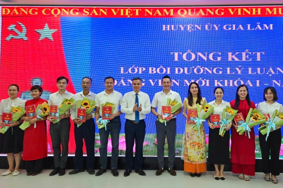 Gia Lâm: 125 đảng viên mới được bồi dưỡng lý luận chính trị