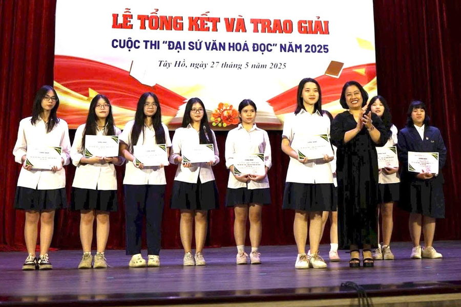 Tuyên dương 132 “Đại sứ văn hóa đọc quận Tây Hồ”