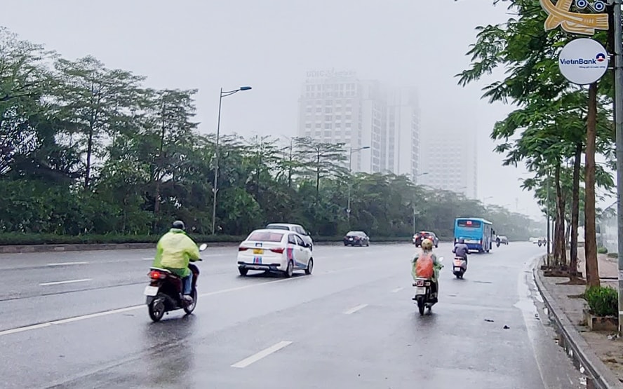 Hà Nội tiếp tục mưa, dông