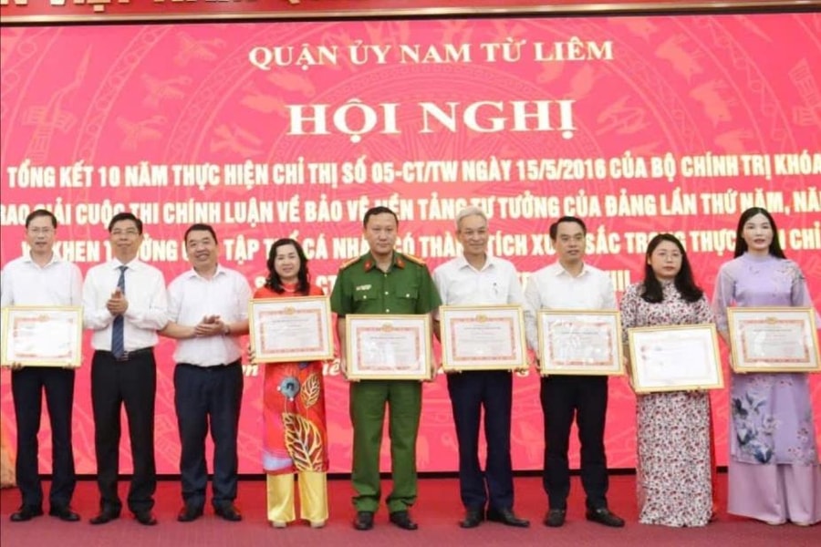 Nam Từ Liêm khen thưởng nhiều tập thể, cá nhân điển hình trong thực hiện Chỉ thị 05