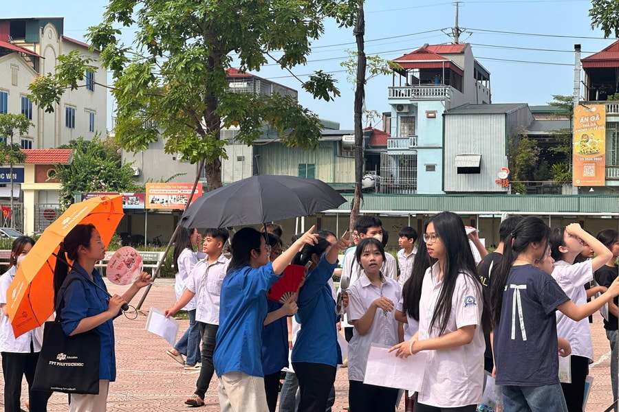 Thạch Thất: Gần 200 đoàn viên, thanh niên tiếp sức mùa thi vào lớp 10