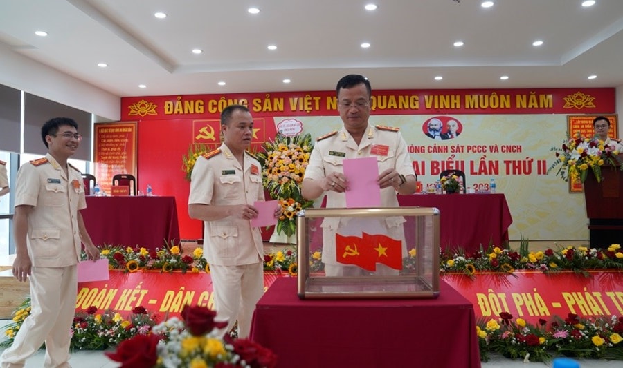 Đại tá Phạm Trung Hiếu tiếp tục giữ chức vụ Bí thư Đảng ủy Phòng Cảnh sát PCCC&CNCH Hà Nội