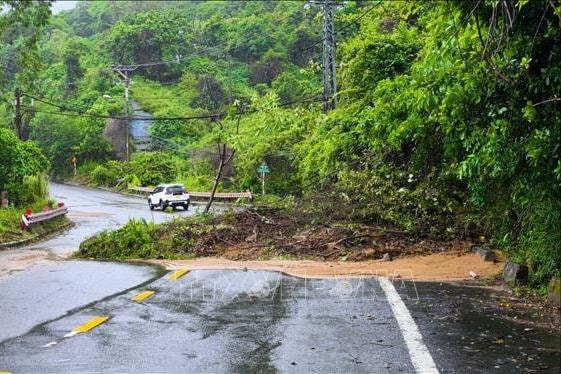 Bão số 1: Ảnh hưởng bão gây thiệt hại tại nhiều tỉnh, thành phố miền Trung