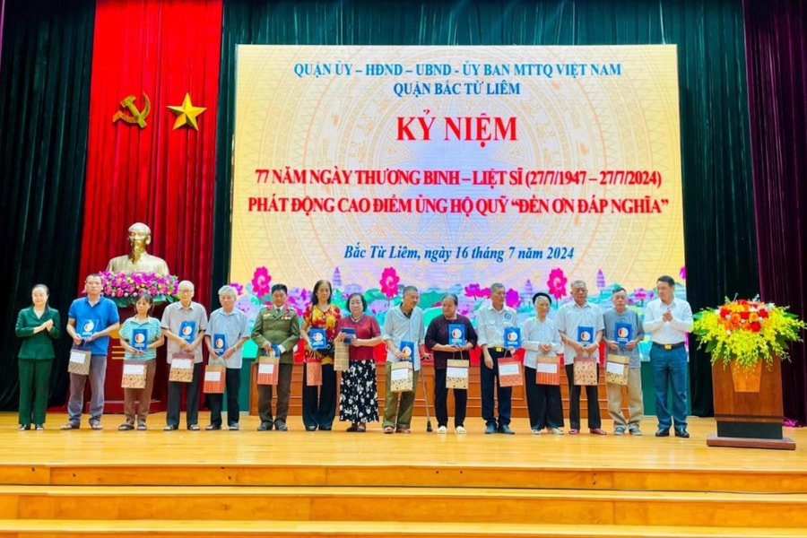 Gần 1,6 triệu người có công được tặng quà nhân dịp 27-7