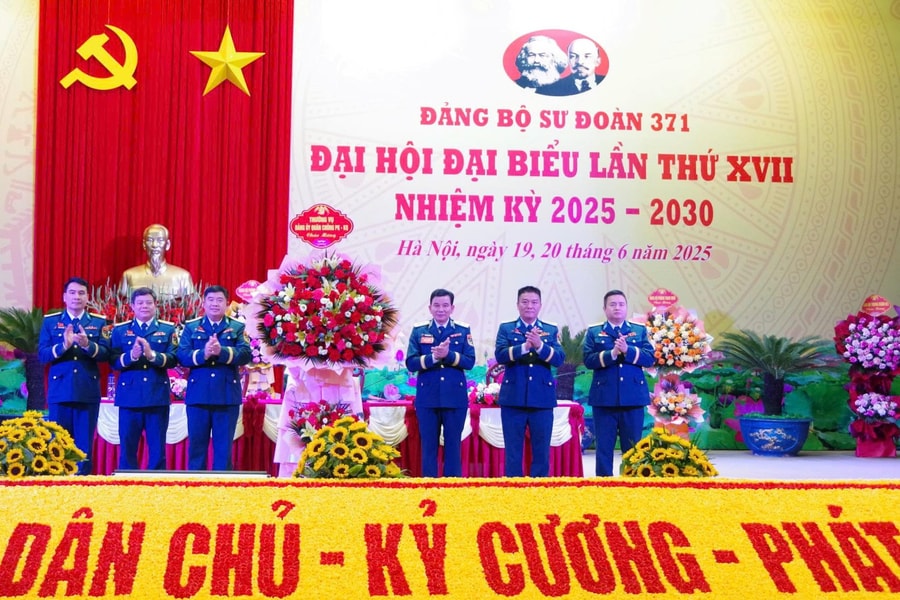 Xây dựng Đảng bộ Sư đoàn 371 vững mạnh toàn diện “Mẫu mực tiêu biểu”