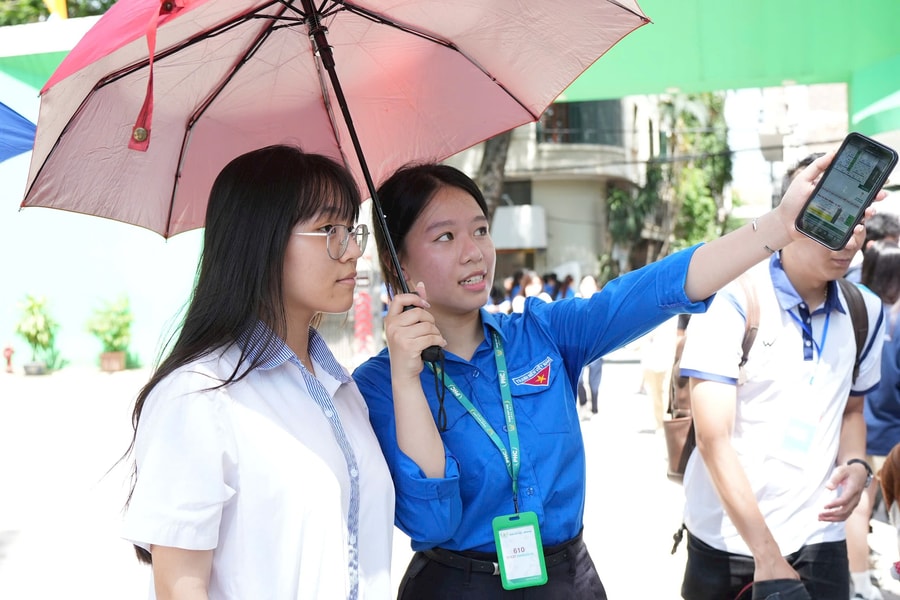 Hơn 8.000 tình nguyện viên Thủ đô tiếp sức kỳ thi tốt nghiệp THPT