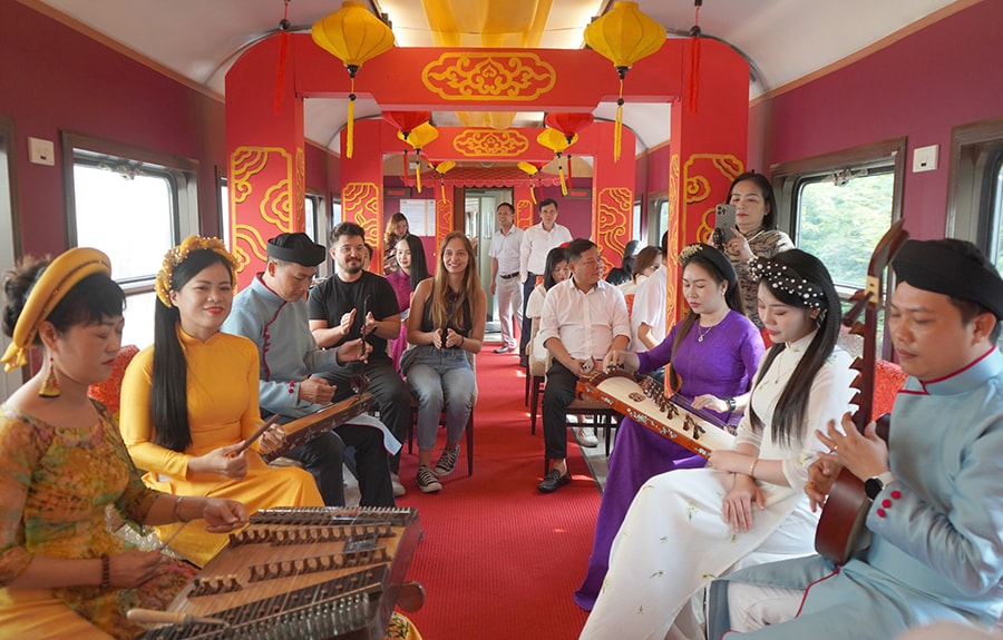 Ngành Đường sắt: Thay đổi để "hút" khách