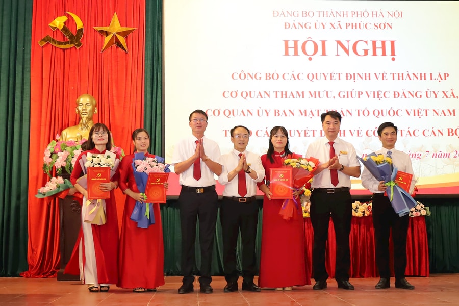 Hoàn thiện công tác tổ chức bộ máy, cán bộ xã Phúc Sơn