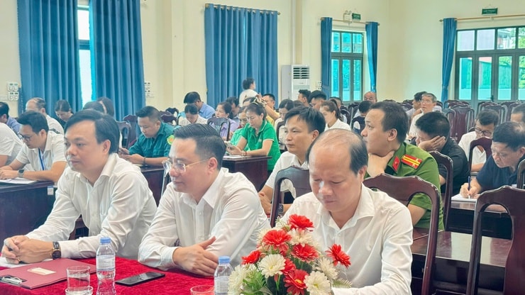 Xã Tam Hưng thăm gia đình chính sách tiêu biểu và gia đình khó khăn