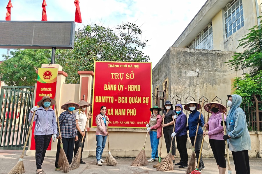 Xã Nam Phù tổng vệ sinh khuôn viên nghĩa trang liệt sĩ