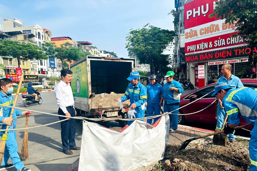 Phường Văn Miếu - Quốc Tử Giám ra quân cao điểm tuyên truyền trật tự văn minh đô thị