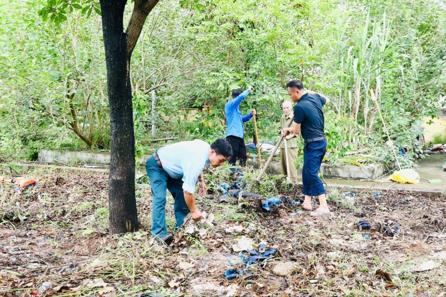 Xã Sơn Đồng tổng vệ sinh, làm đẹp nghĩa trang liệt sĩ