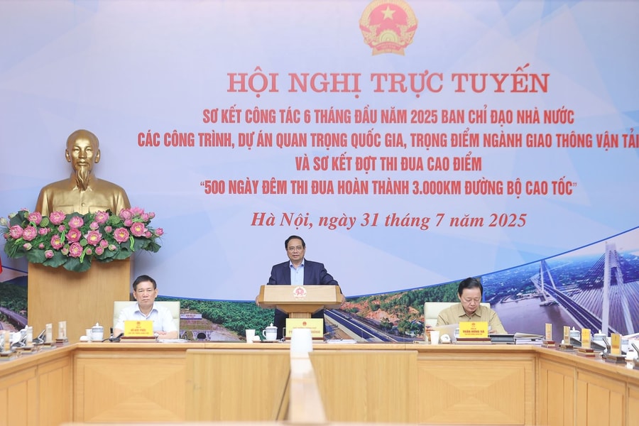 Thủ tướng: Hoàn thành xây dựng 3.000km đường bộ cao tốc trong năm 2025