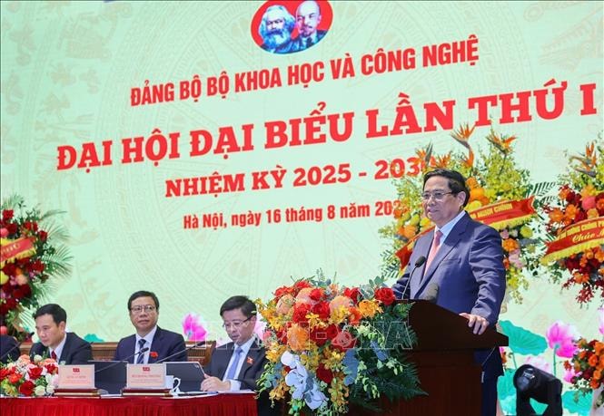 Thủ tướng: Mỗi cán bộ Bộ Khoa học và Công nghệ phải là một chiến sỹ trong lĩnh vực của mình