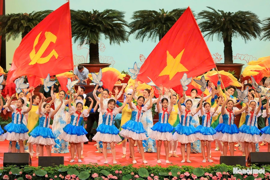 Đặc sắc chương trình văn nghệ “Trái tim Hà Nội sáng mãi niềm tin” chào mừng Đại hội