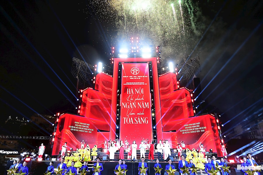 Âm nhạc và ánh sáng thắp lên niềm tự hào Thủ đô sau thành công Đại hội XVIII