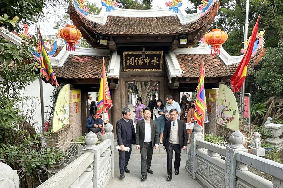 Đền Thủy Trung Tiên - điểm văn hóa tâm linh bên hồ Trúc Bạch