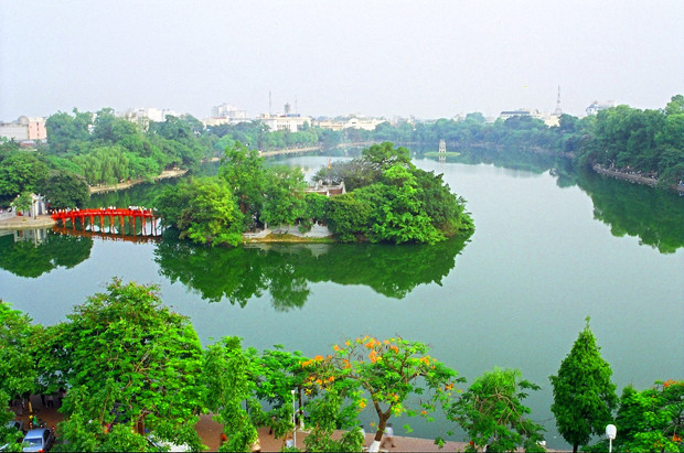 Phát triển toàn diện con người về đạo đức, trí tuệ, bản lĩnh