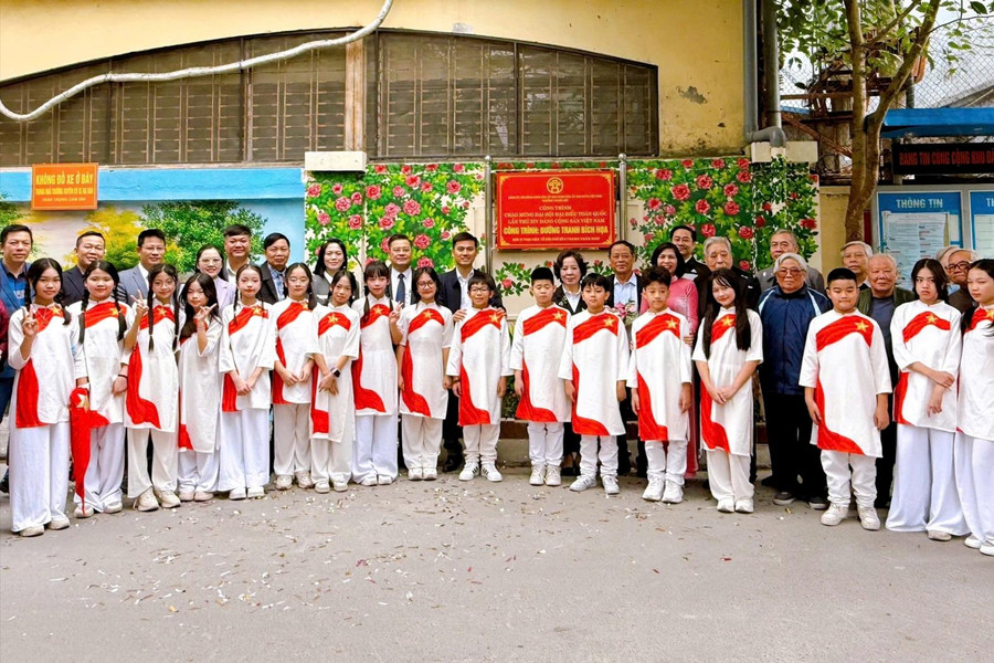 Thanh Liệt gắn biển công trình “Tranh tường bích họa” chào mừng Đại hội XIV của Đảng