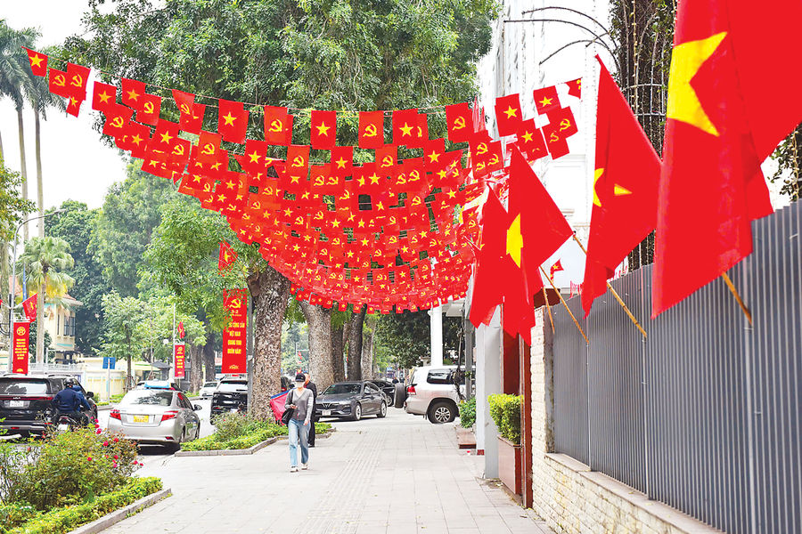Hà Nội rực rỡ cờ hoa chào mừng Ngày thành lập Đảng
