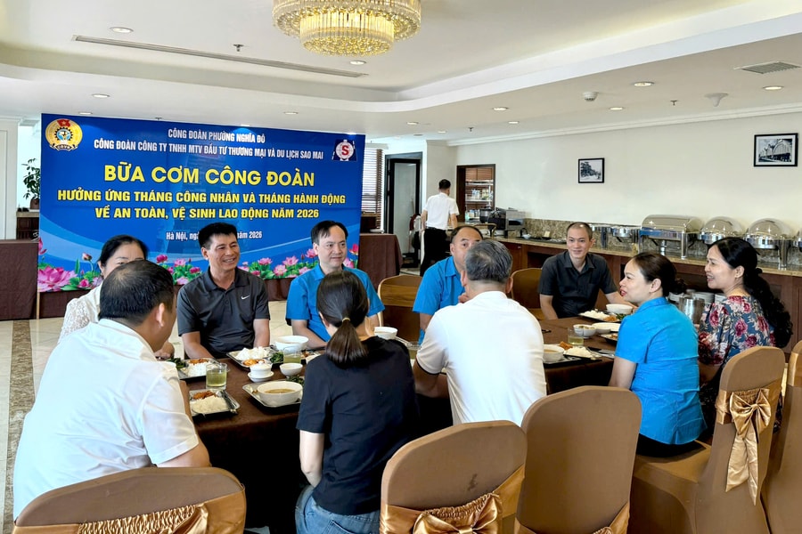 Công đoàn phường Nghĩa Đô thiết thực chăm lo người lao động