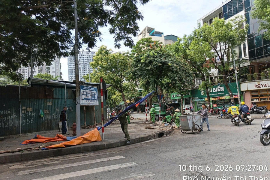 Phường Yên Hòa giải tỏa chợ tạm ô đất C2