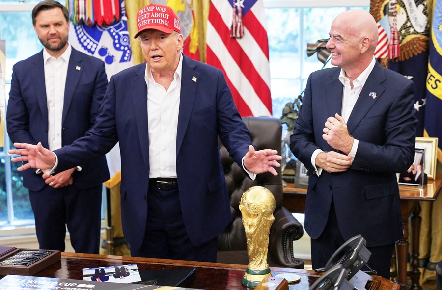 World Cup trong dòng chảy biến động chính trị