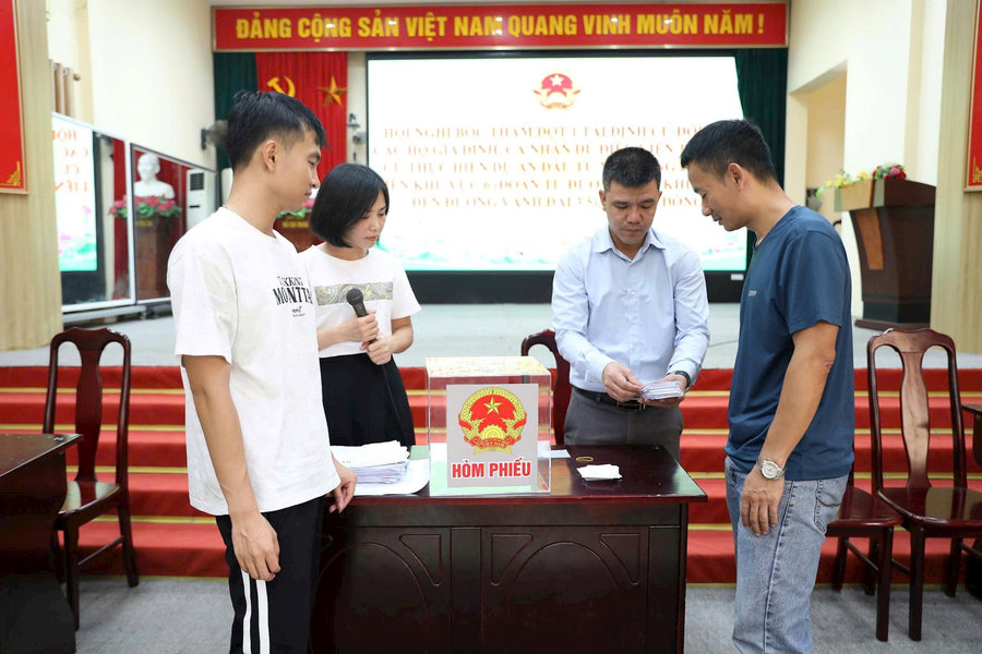 Xã Sơn Đồng: Bốc thăm giao đất tái định cư cho 71 hộ dân thực hiện Dự án Đường liên khu vực 6