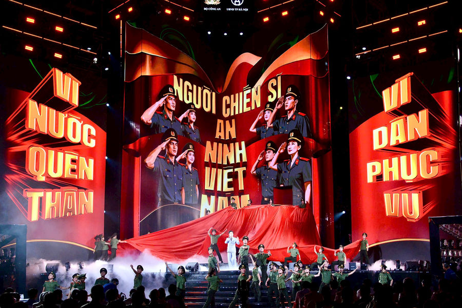 “Tổ quốc bình yên” - tái hiện dòng chảy 80 năm lịch sử lực lượng An ninh nhân dân