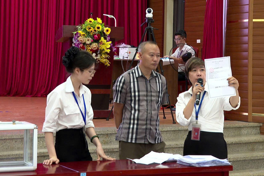 Hát Môn: Đấu giá thành công 25 thửa đất