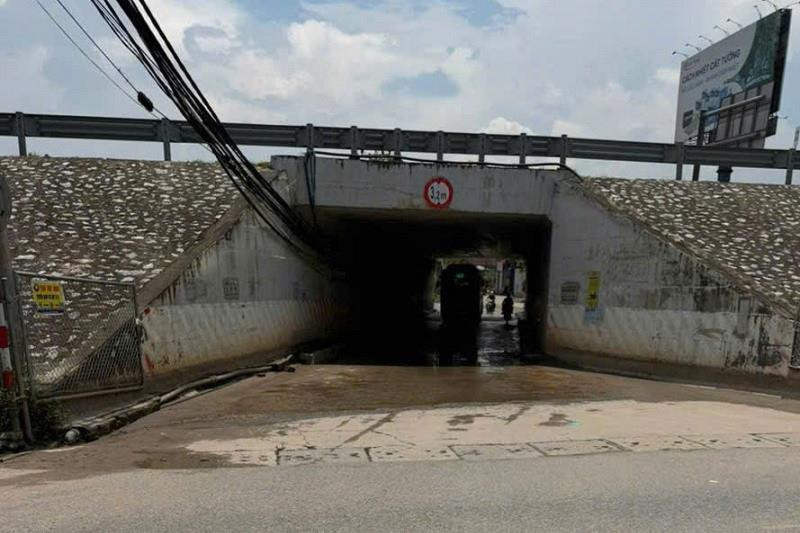 Xã Phú Xuyên xử lý ngập úng tại hầm chui qua cao tốc Pháp Vân - Cầu Giẽ