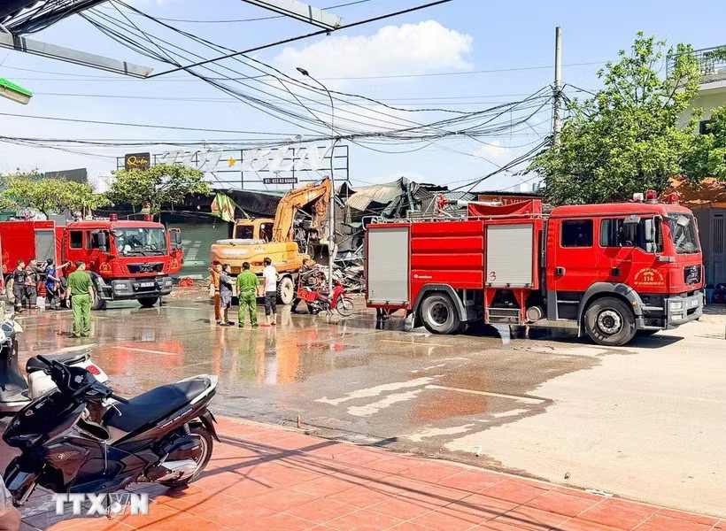 Hà Nội: Lại xảy ra cháy nhà xưởng tại phường Thanh Liệt