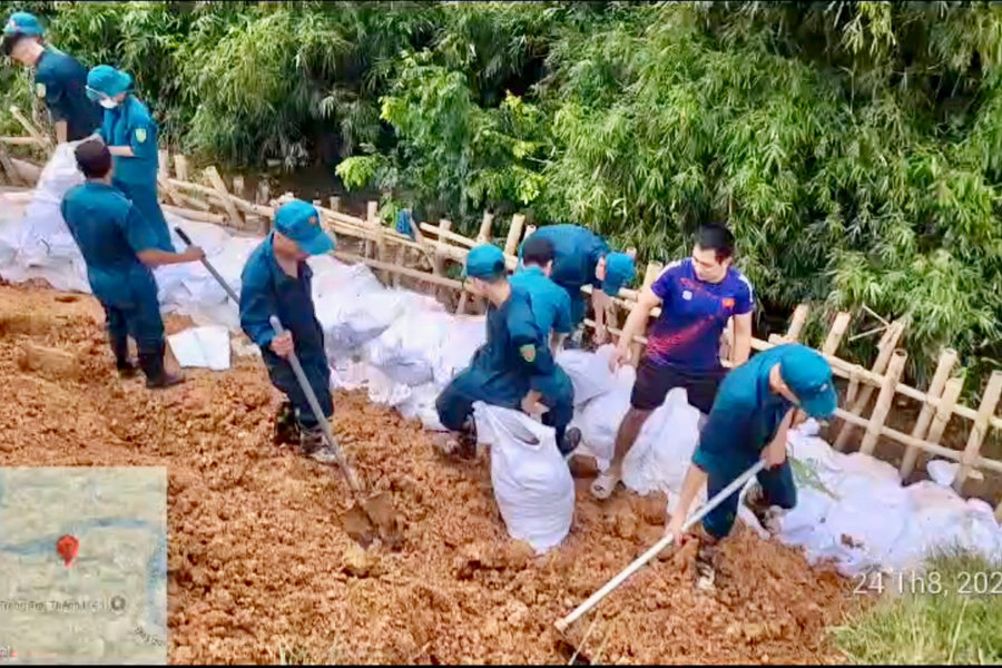 Khắc phục kịp thời sự cố đê tả Cà Lồ tại xã Đa Phúc